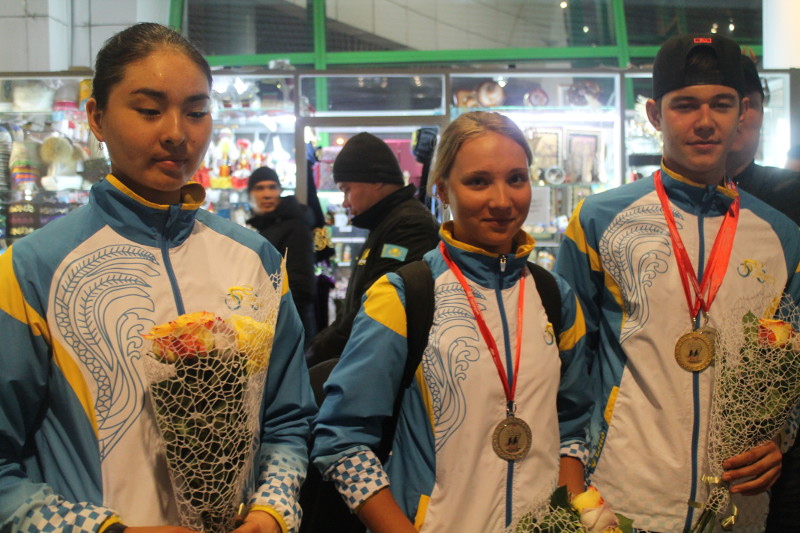 Азия чемпионатында өнер көрсеткен спортшылар алтын медальмен оралды