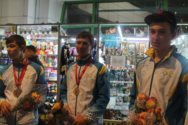 Азия чемпионатында өнер көрсеткен спортшылар алтын медальмен оралды