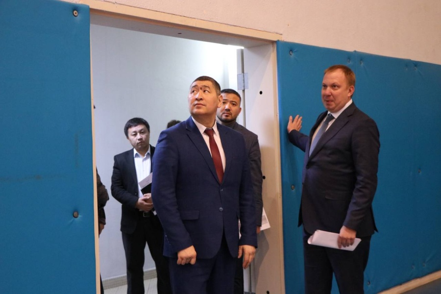 Спорт және дене шынықтыру істері комитетінің төрағасы Р.Б.Есеналин орталықтың екі нысанды аралады