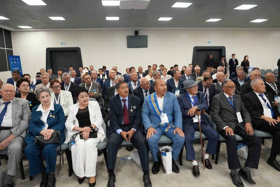  ЕРБОЛ МЫРЗАБОСЫНОВ КӘСІБИ МЕРЕКЕ ҚАРСАҢЫНДА СПОРТ АРДАГЕРЛЕРІМЕН КЕЗДЕСТІ