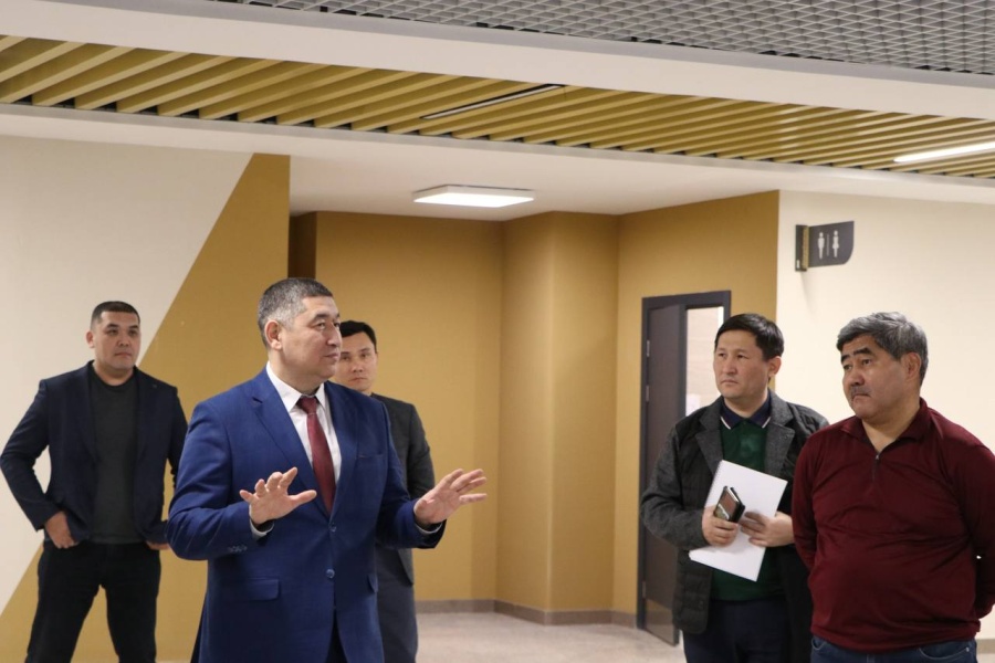 Спорт және дене шынықтыру істері комитетінің төрағасы Р.Б.Есеналин орталықтың екі нысанды аралады