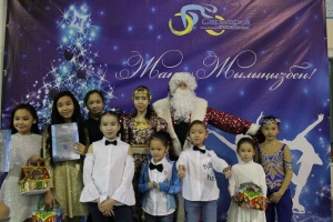 On the ice arena held a festive New Year performance skaters