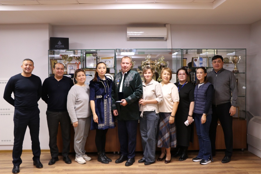 «АСТАНА» ОДО ОРТАЛЫҒЫНЫҢ ДИРЕКТОРЫ А.В. МОГИЛЕВСКИЙ СПОРТ ЖӘНЕ ДЕНЕ ШЫНЫҚТЫРУ ІСТЕРІ КОМИТЕТІНІҢ МАРАПАТ БЕЛГІСІМЕН МАРАПАТТАЛДЫ