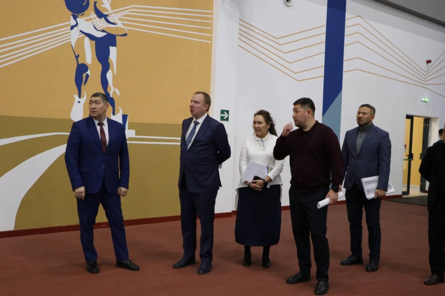 Спорт және дене шынықтыру істері комитетінің төрағасы Р.Б.Есеналин орталықтың екі нысанды аралады