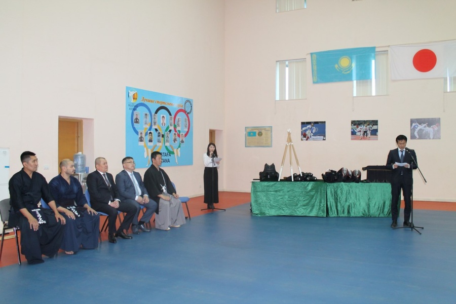 Жапония елшілігінің Кендоға қажет керек-жарақтарын тапсыру рәсімі
