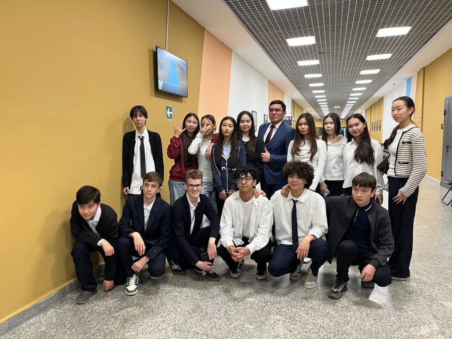 СПОРТ ПЕН ТЕХНИКАҒА ТЕРЕҢ ҚЫЗЫҒУШЫЛЫҚ: ОҚУШЫЛАР «ҚАЗАҚСТАН» СПОРТ КЕШЕНІНДЕ БОЛДЫ